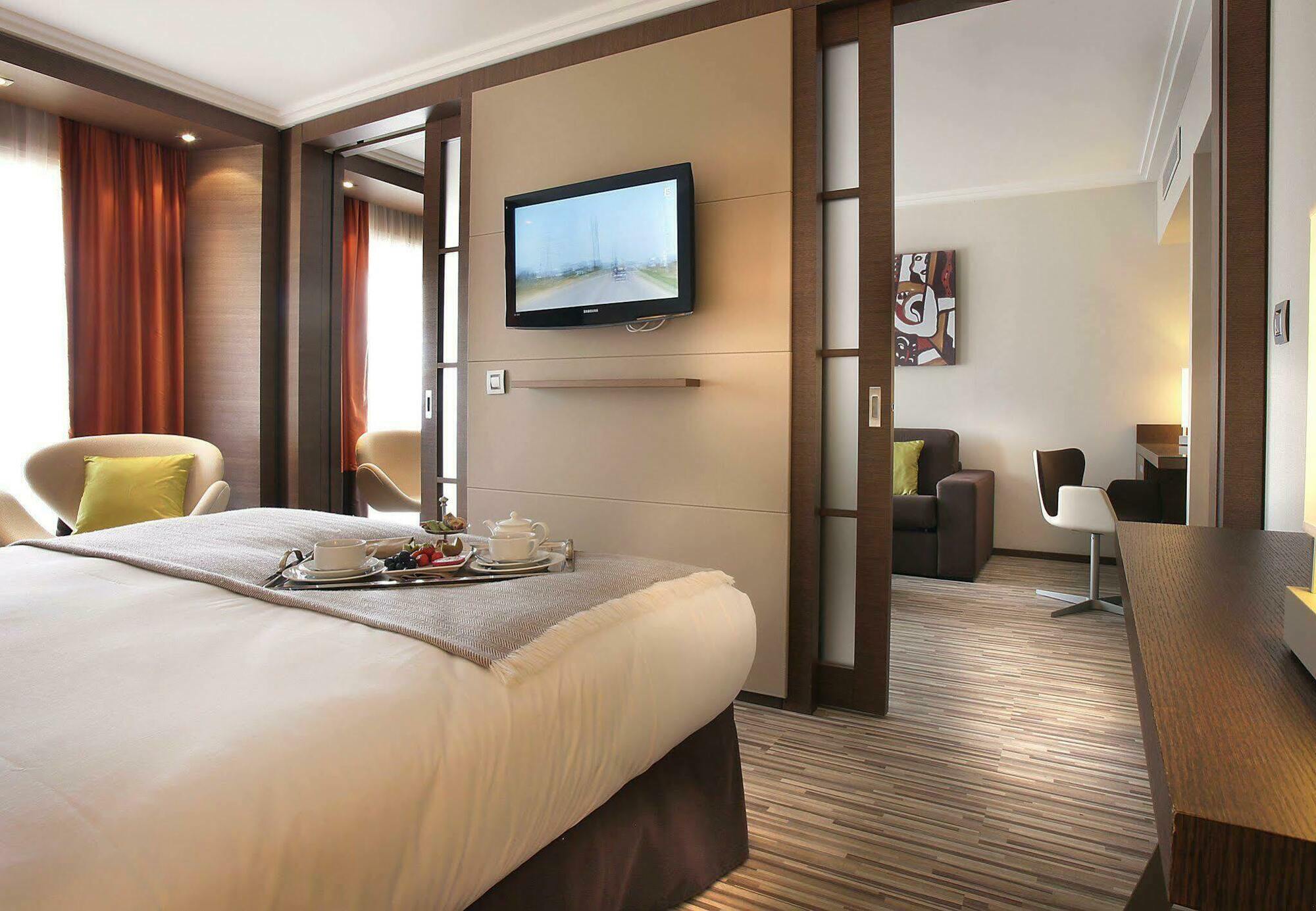 Hotel Ac By Marriott Ambassadeur Antibes - Les Pins 4*